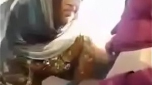 Maa ki bahen ko choda car mei