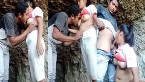 Young college friends outdoor sex MMS