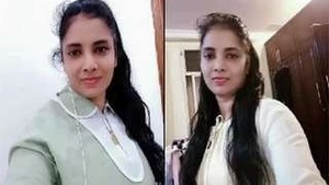 Hot Desi Girl Shows Her Tits and Pussy