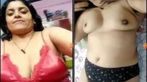 Sexy Budi Records Her Nude Selfies