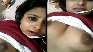 Super Sexy Look Desi Indian Girl Shows Tits to Lover On Video Call