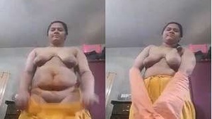 Sexy Girl Desi gets naked and shows off her body