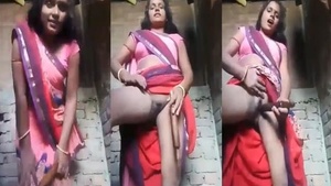 Horny Dehati Bhabhi dildoing pussy on selfie cam