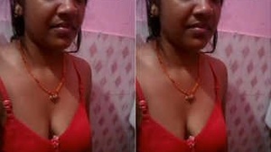 Bhabhi shows her breasts and pussy on a video call