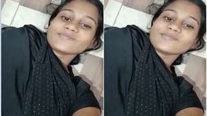 Pretty Indian Girl Desi jerking off with her fingers