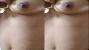 Mallu Bhabhi Shows Tits And Pussy