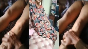 Desi woman gets her pussy video recording by her husband