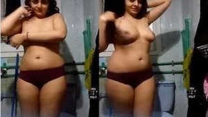 Pretty Pretty Girl Shows Her Boobs