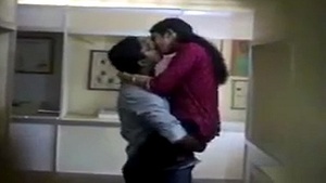 Indian sex clip from Kerala office aunty coming naughty!