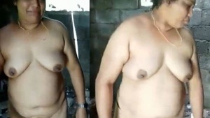 Mature Mallu auntie walks around naked before having sex