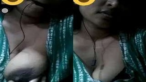 Sexy Indian Girl Shows Her Naked Body And Baths On Video Call