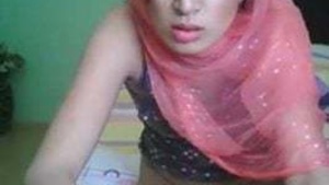 Kashmiri Girlfriend Gives Her Boyfriend a Sensual Masturbation Session