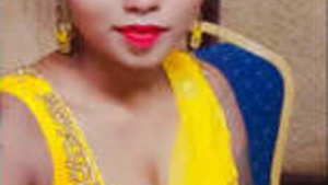 Desi boobs in action: Elakkiyas hot viewing session