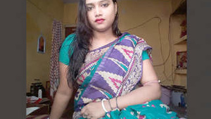 Desi bhabhis steamy nude show
