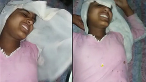Boyfriend captures Indian girls pussy in steamy video
