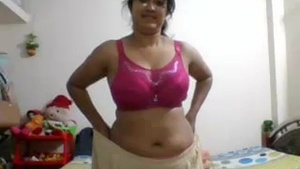 Indiana GF no Cor-De-Rosa Lingerie Nude filmes