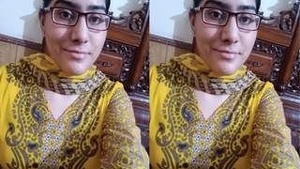 Pakistani Babe Strips and Reveals Her Cute Body for Money