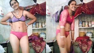 Desi bhabhi shows off her curves in bra and panties