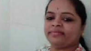 Indian Bhabhi Fingering On Video Calling