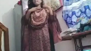 Desi girl come and show her body on cam