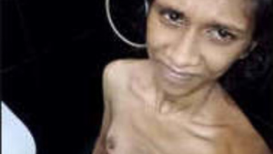 Slim Figure Small Boob Lankan Bath Girl