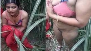 Desi Bhabhis Sensual Show of Her Pussy