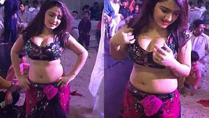 Sexy Girls Sensual Performance in a Video
