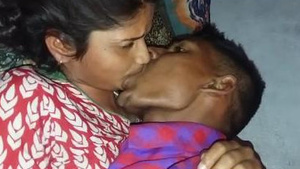 Desi Indian lover beijando and romance
