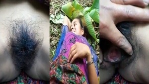 Boyfriend films his girlfriends super wet pussy in 439