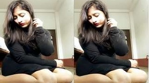 Desi Indian Girls Super Hot Video Call: Showing Off Her Big Tits and Pussy