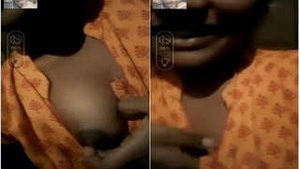Indian Girl Mallu Shows Off Her Big Breasts to Lover on VK