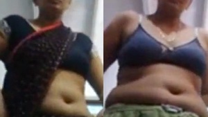 MATURE DESI AUNT GET OUT OF ALL CLOTHES