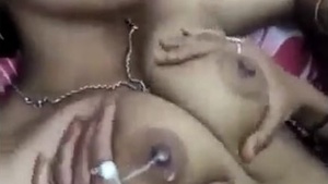 Bengali Menina Boob Pressionado Ordenha