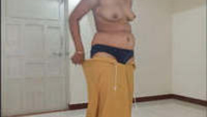 Desi Bhabi Bath Video