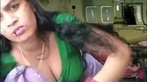 Marwadi bhabhi Atashi Roy flaunts her milky curves and belly button