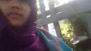 Desi hijabi girl with bf outdoors