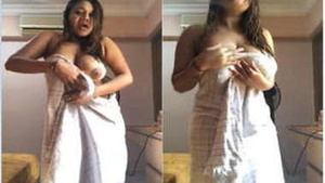 After shower naked Desi babe toying pussy with a great XXX tits dances on camera