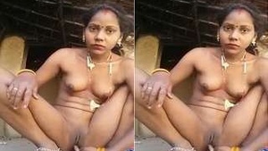 Exclusive Finger Selfies of a Horny Bhabhi in the Village