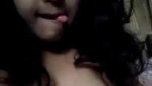 Assame Guwahati menina showing buceta molhada
