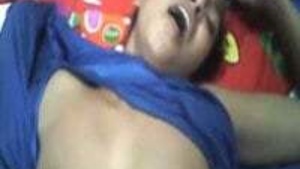 Indian girl gets naughty with her boyfriend in this video