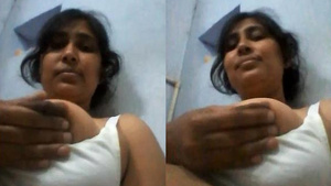 Desi aunts hot nipple play gets attention