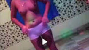 Desi babe Nude dances in the holi