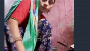Bhabhi from the village shows off her sexy ass