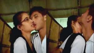 Desi college couple enjoys masti in classroom
