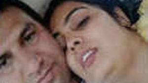Hot Paki couple play in the car