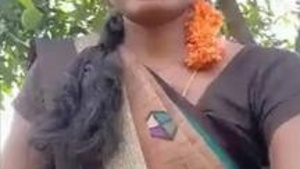 Telugu Bhabhi showing his bunda and buceta