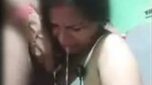 Desi mulher ki chudai muh me lund ghusa kar ki