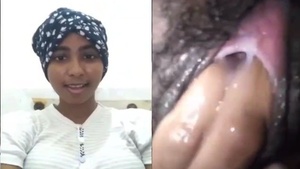 Video of a Sri Lankan girl with an ethnic bent showing off her pussy