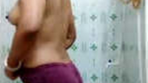 Hot Bhabhi in Bathroom Clips