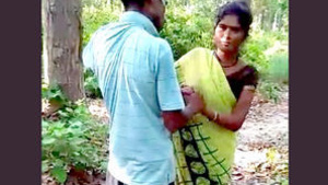 Desi babe Randi flaunts her pussy outdoors